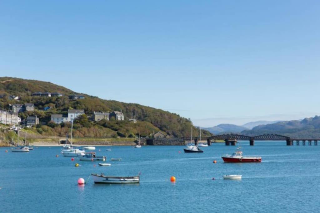 Harbourside 2 Bed Apartment, Barmouth Bridge Views Екстер'єр фото