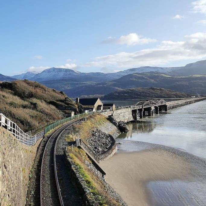 Harbourside 2 Bed Apartment, Barmouth Bridge Views Екстер'єр фото